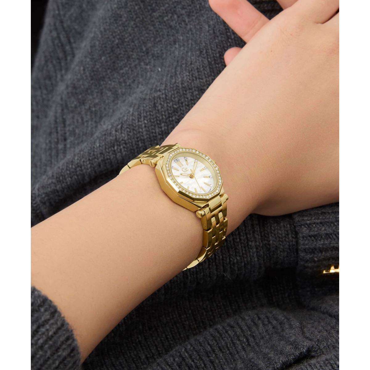Gc Gleam Mini Small Size Metal Women Watch Yellow Gold Stainless Steel Bracelet Z54005L9