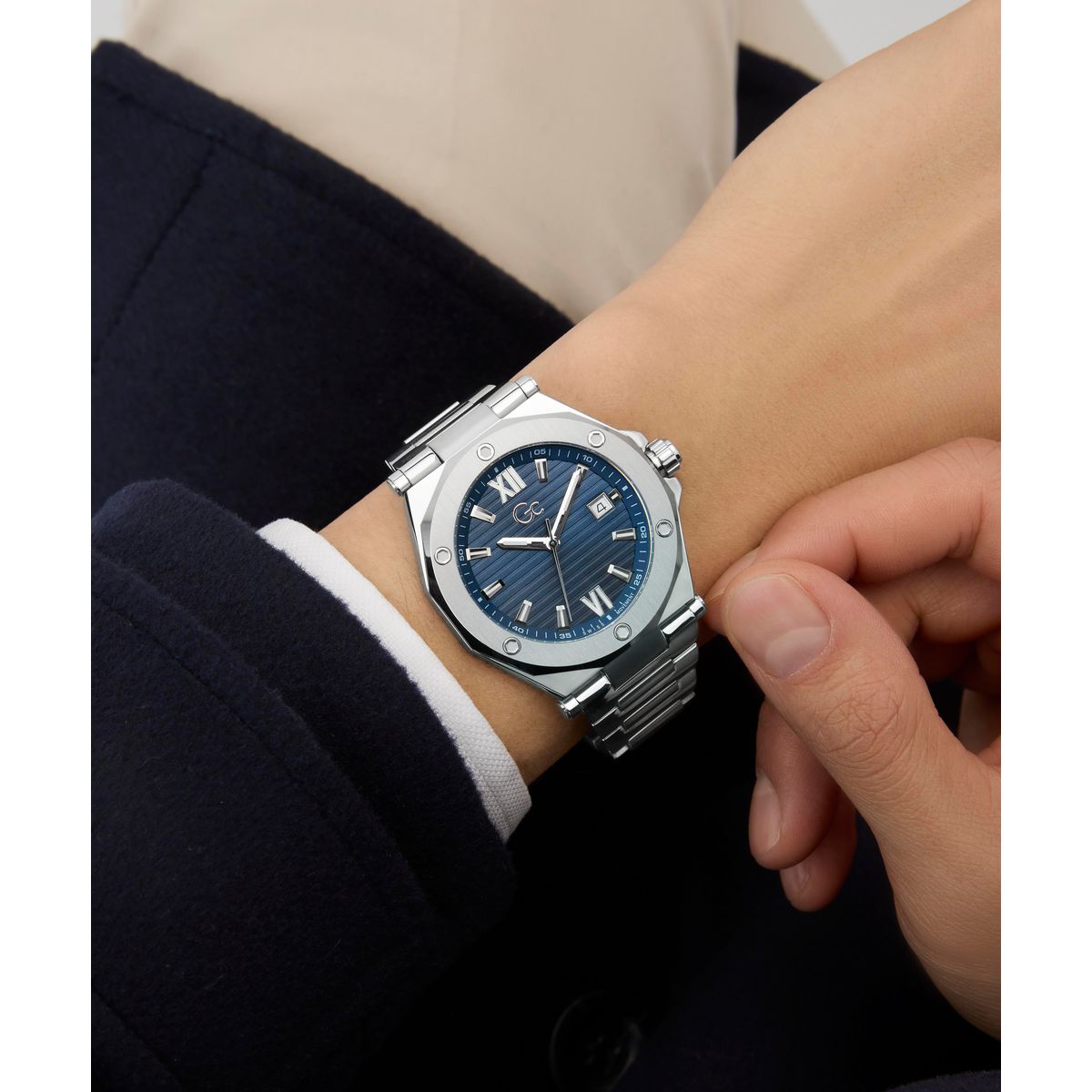 Gc Legacy Sleek Metal Men Watch Blue Dial Silver Stainless Steel Bracelet Z67001G7