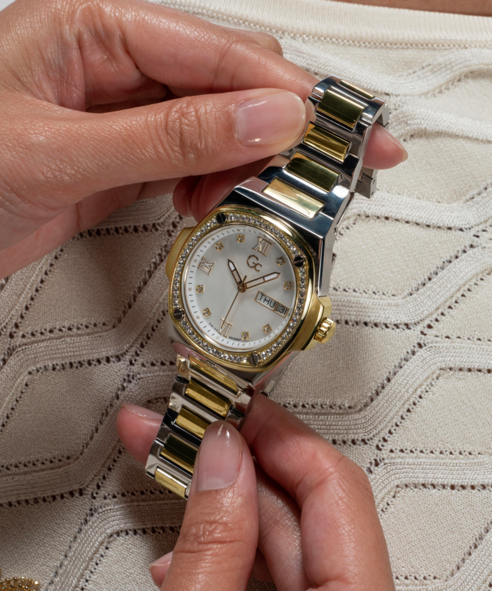 GC  Women's ANALOG WATCH Y98008L1MF